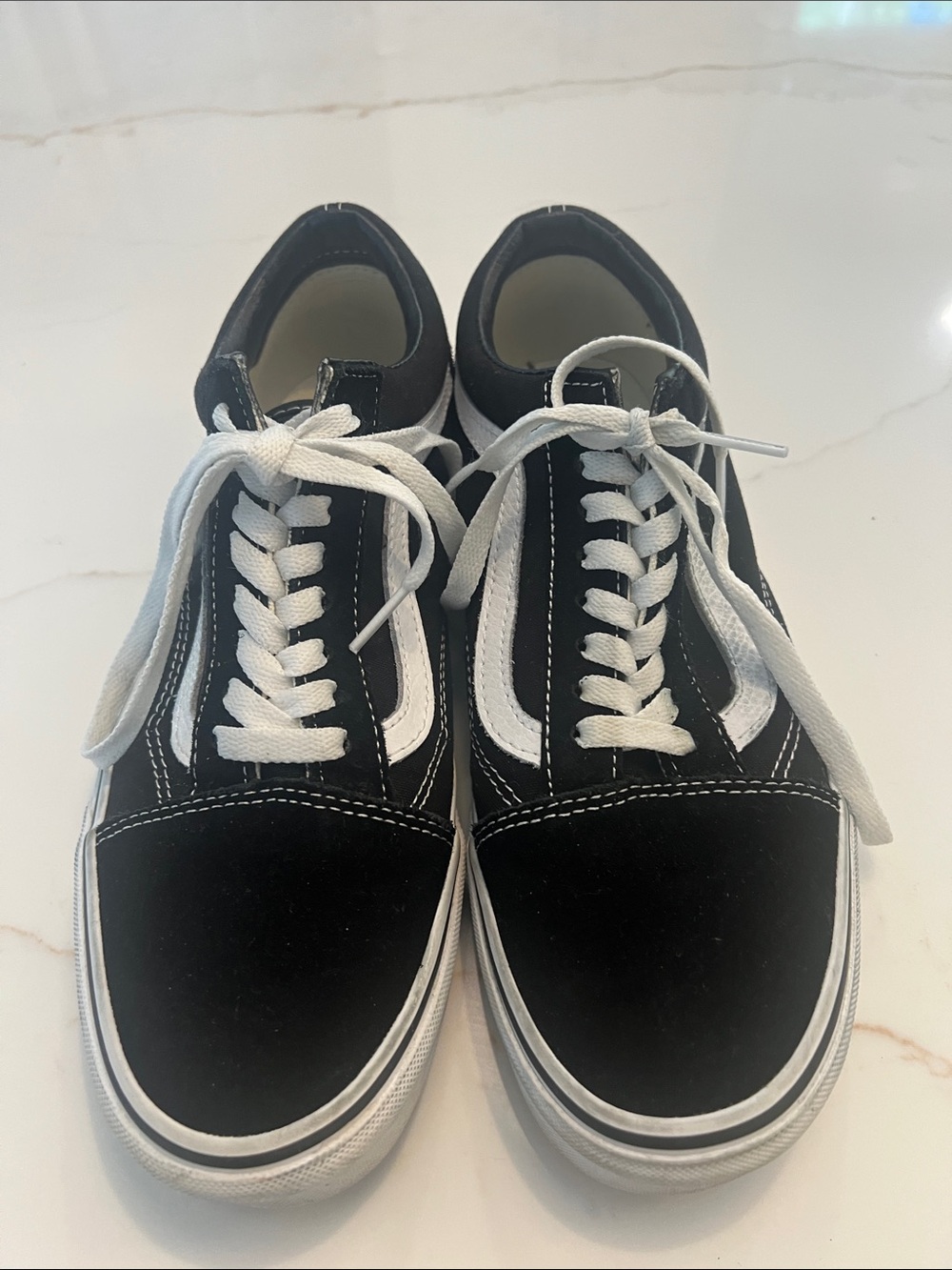 Classic Vans Old Skool Sneakers Women’s SZ 9